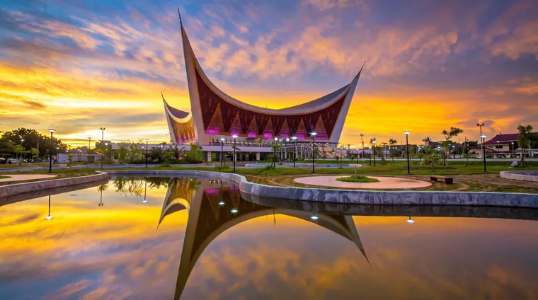 Grand Mosque of West Sumatra Guide: Architecture, Dress Code & What to Expect