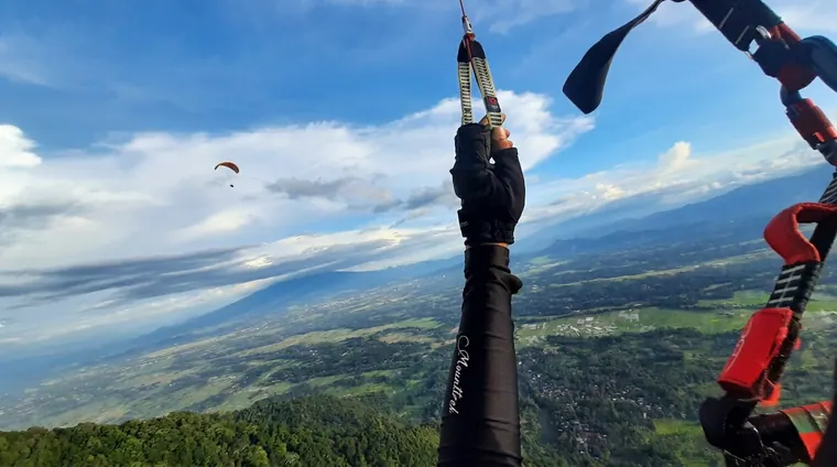 West Sumatra Paragliding: Gunung Bungsu, Kelok 9 & Harau